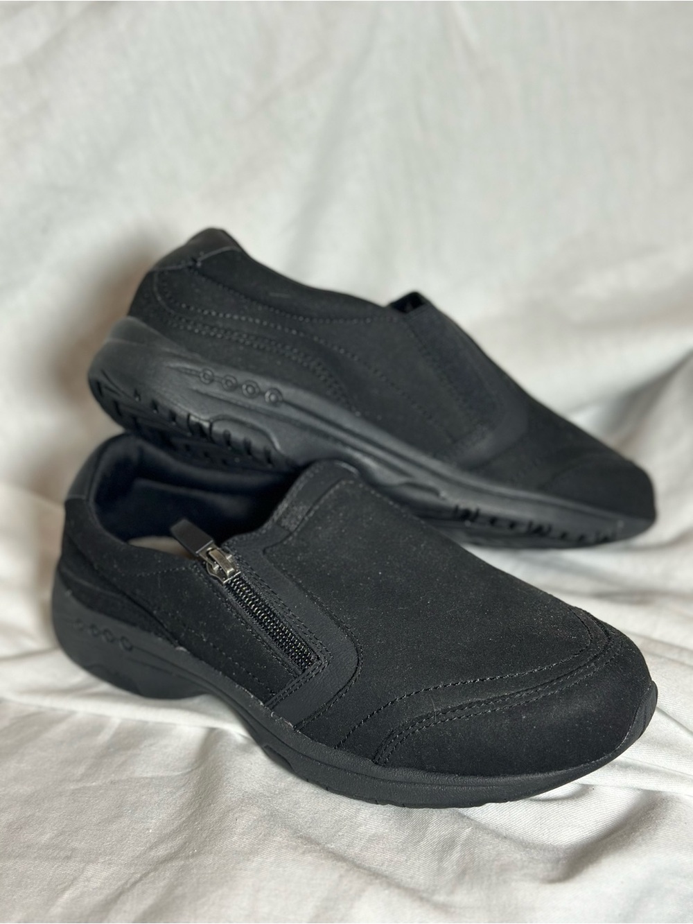 Easy Spirit Thallow Women's Side-Zip Comfort Slip-On Shoes Black size 7.5 NWOT